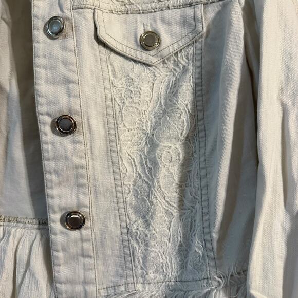 CHICOS White lace ruffled button up jean jacket Size Small - Picture 9 of 9